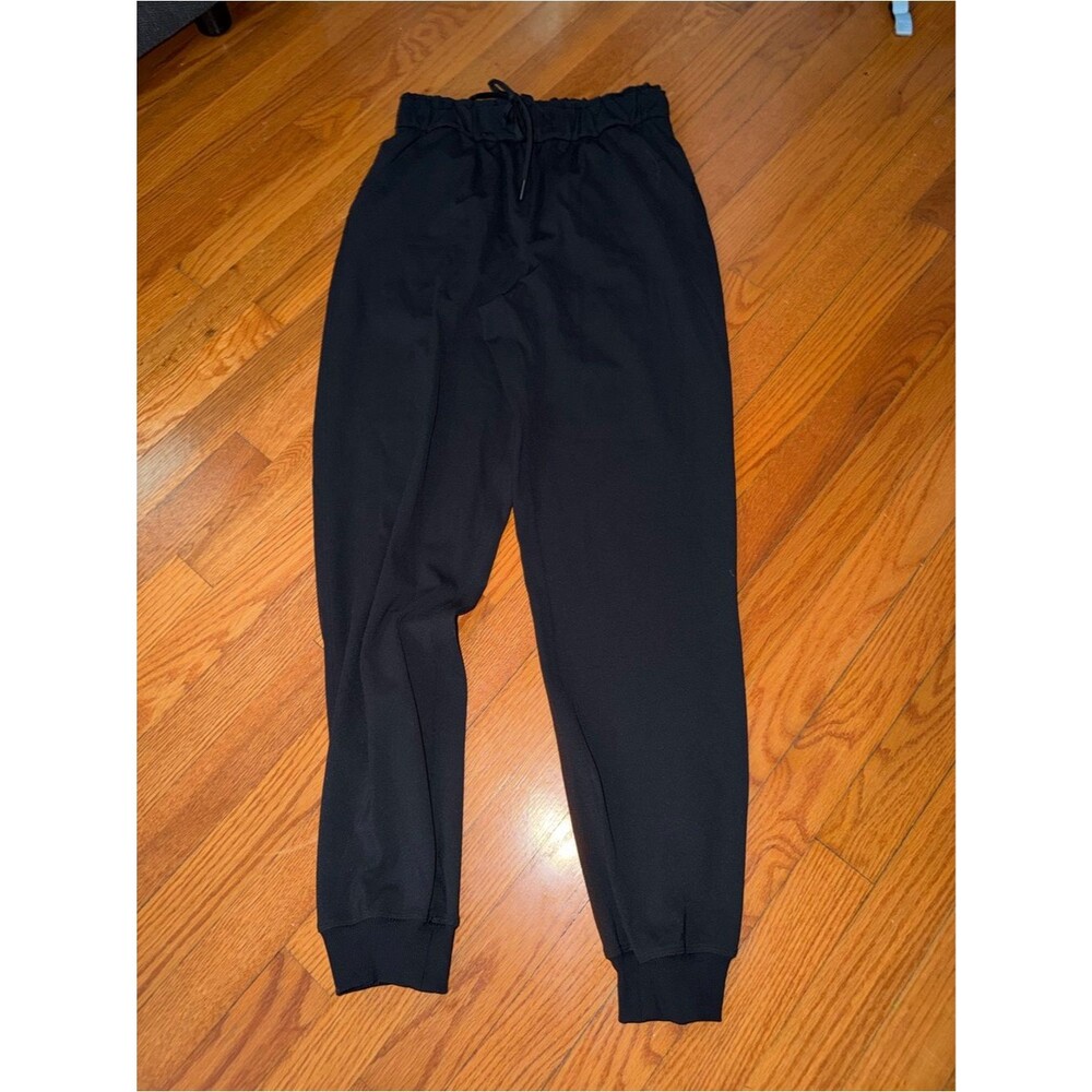 Lululemon Black on the fly joggers size 6